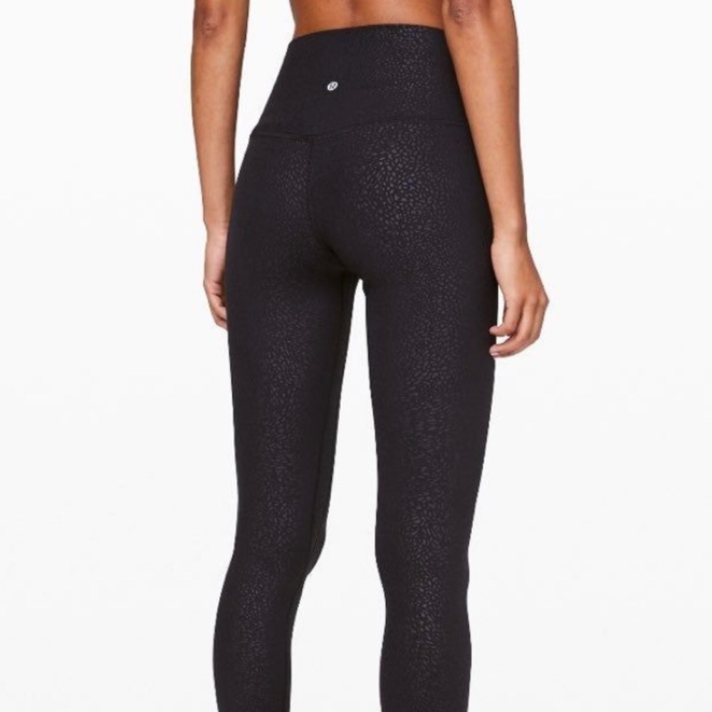 Lululemon Wunder Under 28’ Size 4 Embossed Black